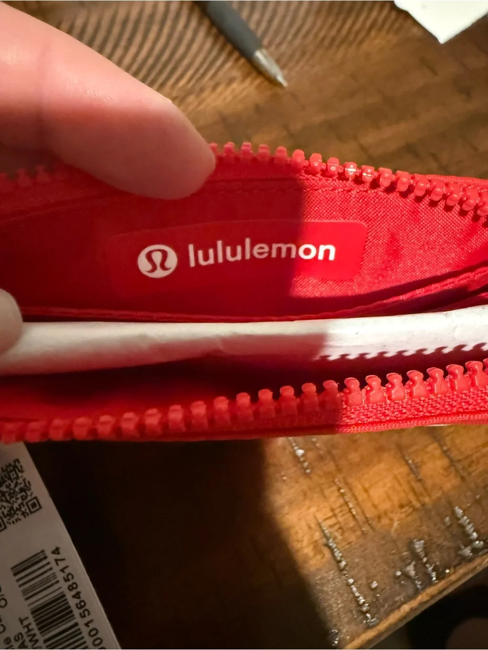 lululemon red and white clippable card pouch
